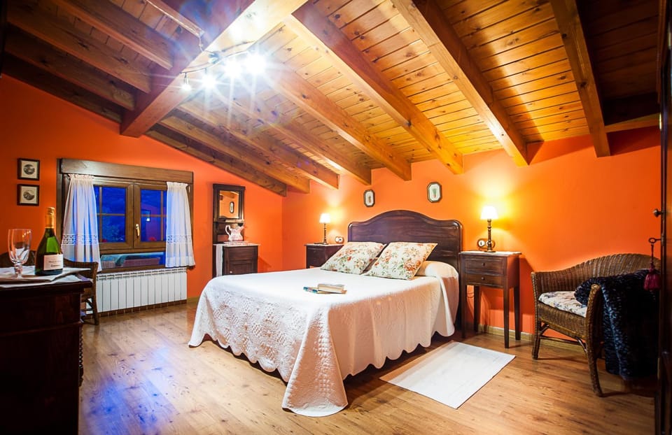 Bed, Photo of the whole room, Bedroom