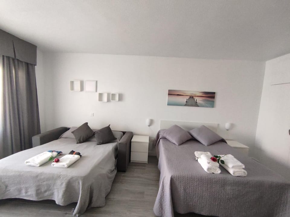 ESTUDIO BENALBEACH PRIMERA LINEA DE PLAYA Apartment in Benalmadena