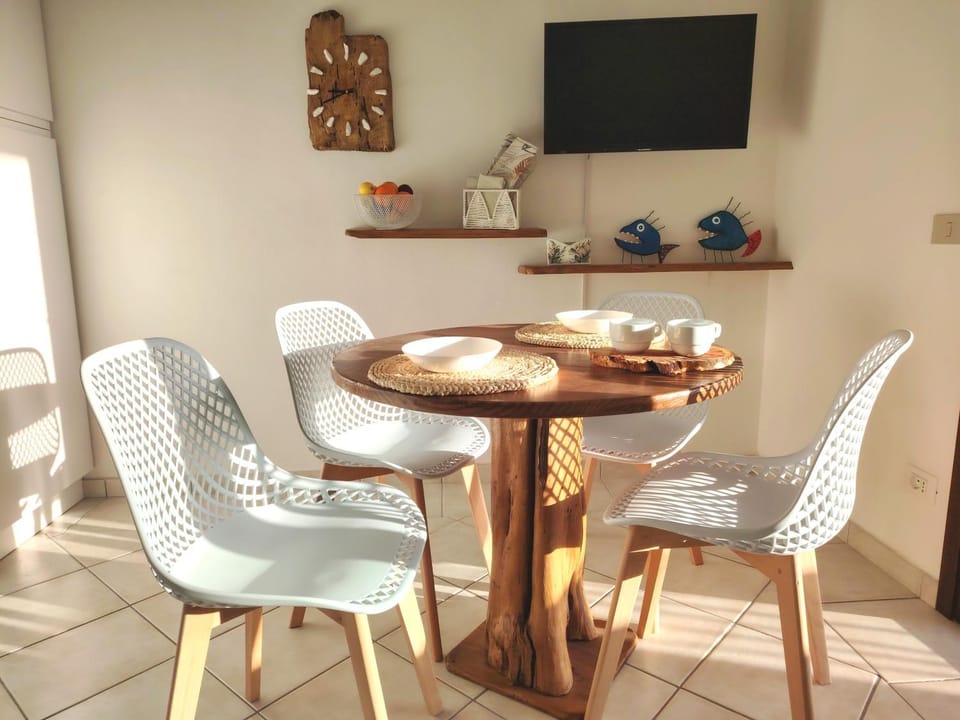 Seating area, Dining area