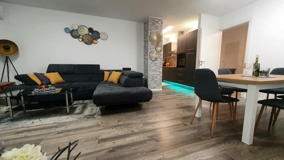 Living room, Seating area, Dining area