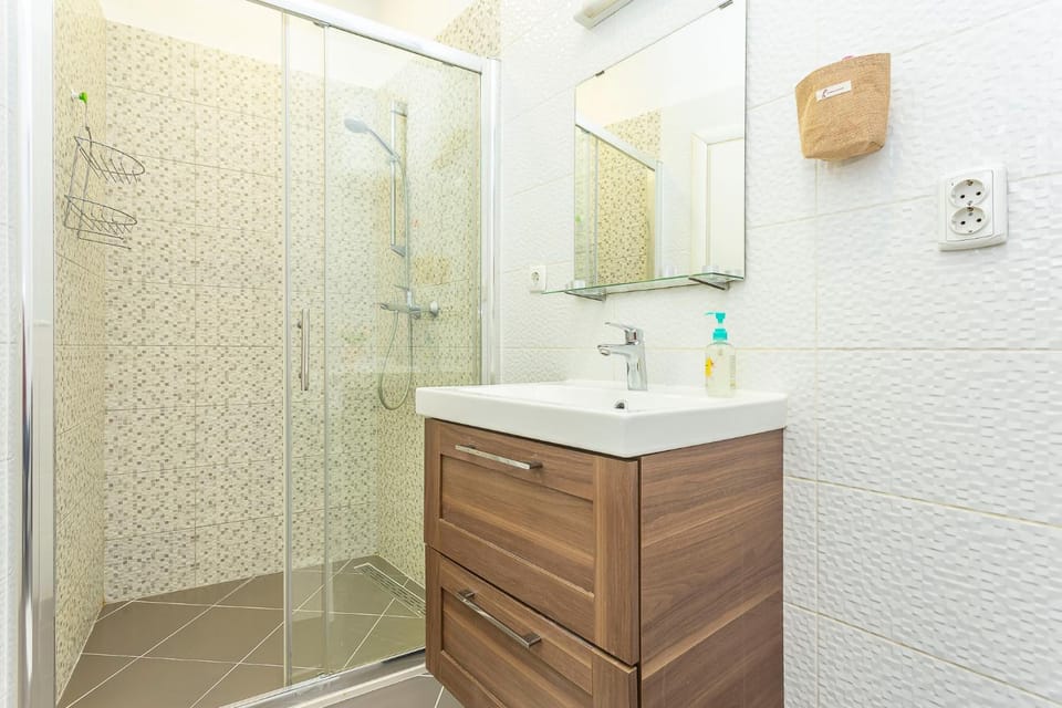 Shower, Bathroom, towels