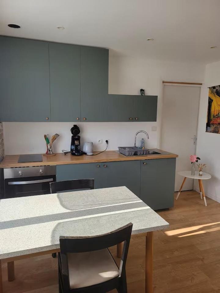 Charmant studio, avec cuisine et espace extérieur Apartment in Plouguerneau