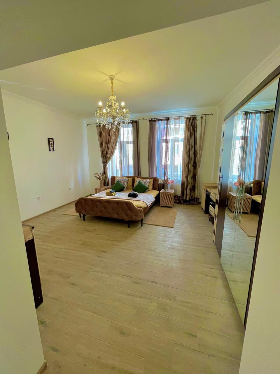 В САМОМУ ЦЕНТРІ МІСТА, ЗДАЮТЬСЯ В ПОДОБОВУ ОРЕНДУ, АПАРТАМЕНТИ ZONEofCOMFORT Apartment in Ukraine