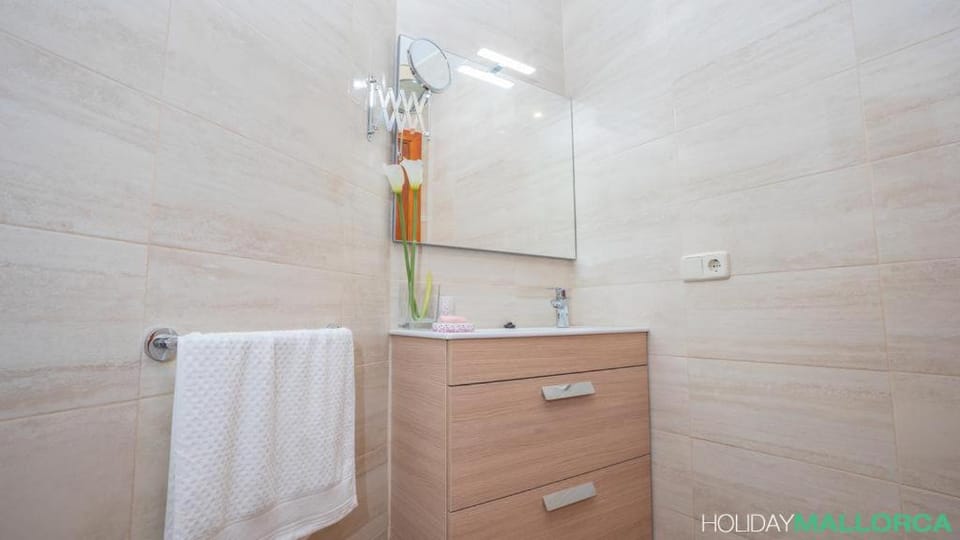 Shower, Bathroom, towels