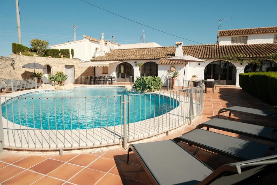 Off site, Balcony/Terrace, Swimming pool, Breakfast