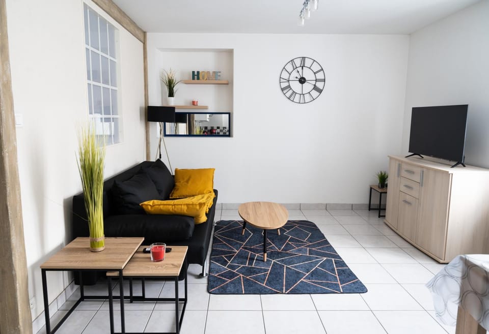 TV and multimedia, Living room, Lounge or bar, Seating area