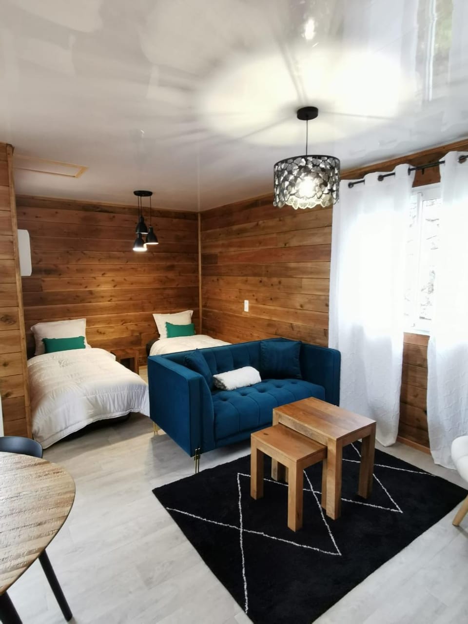 Bed, Living room