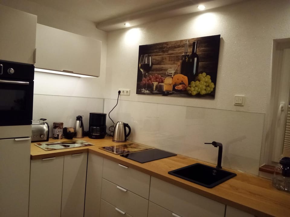 Coffee/tea facilities, Kitchen or kitchenette