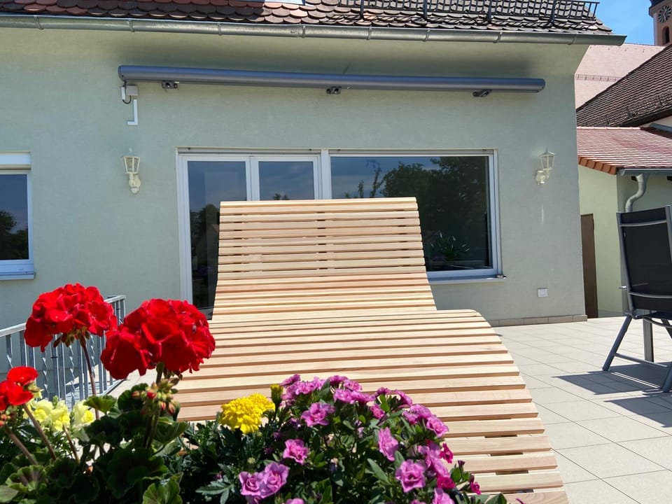 Property building, Day, Garden, Garden view