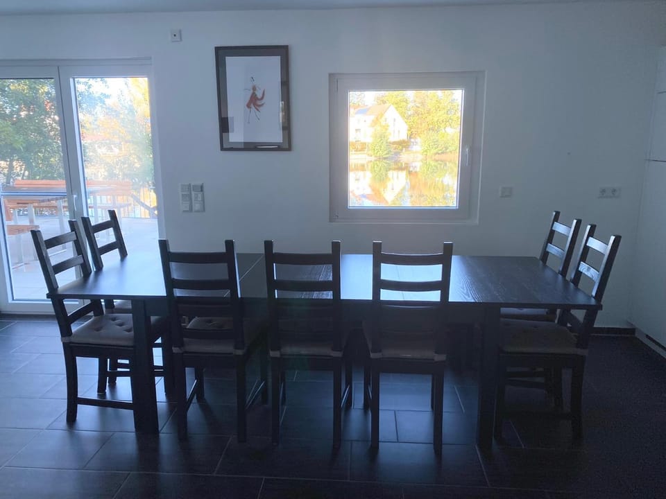 Living room, Seating area, Dining area