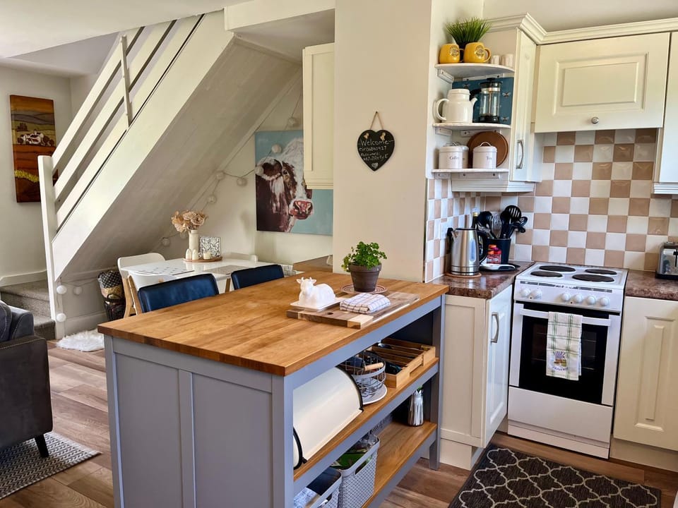 Charming, Modern Masonette in Heart of Fermoy River Town Apartment in County Cork