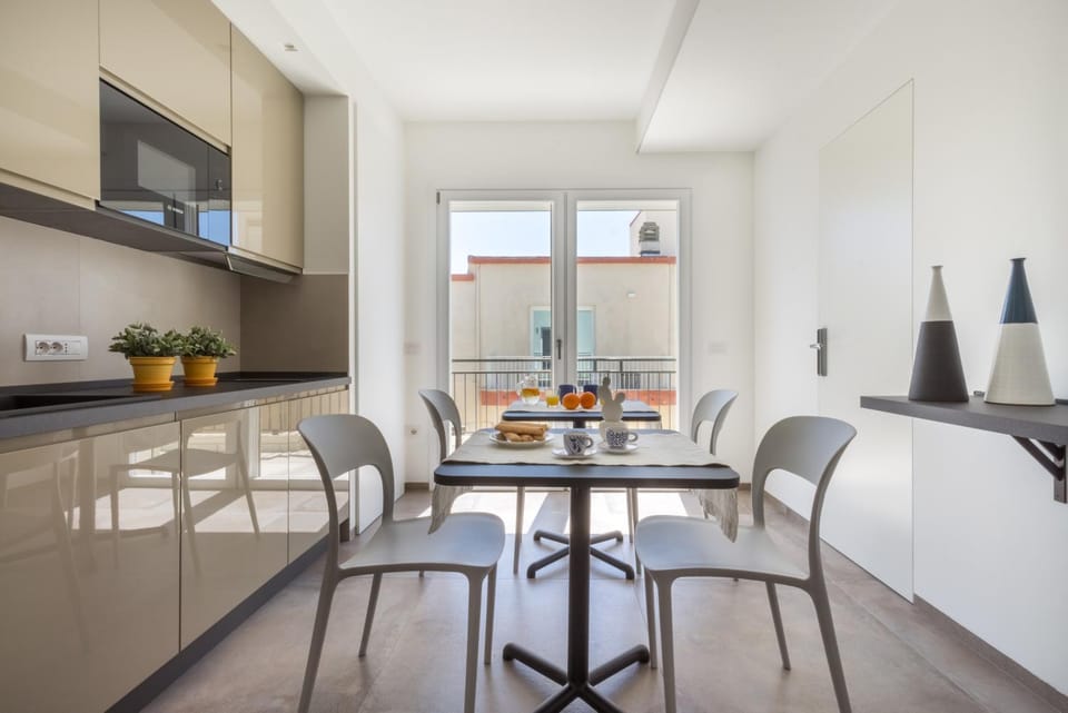 Kitchen or kitchenette, Dining area, Communal kitchen