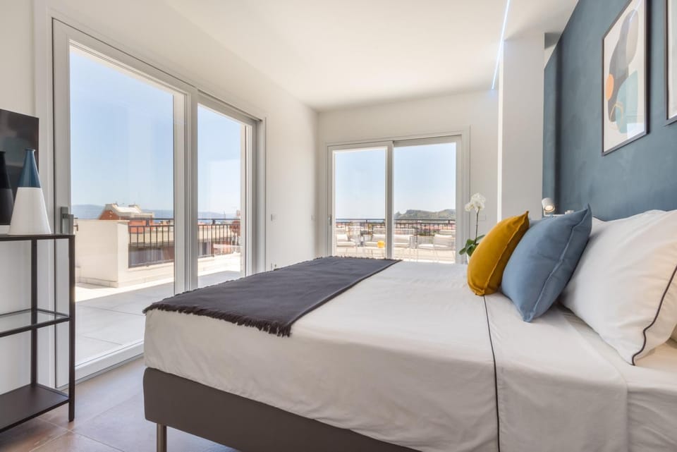 Bed, TV and multimedia, Photo of the whole room