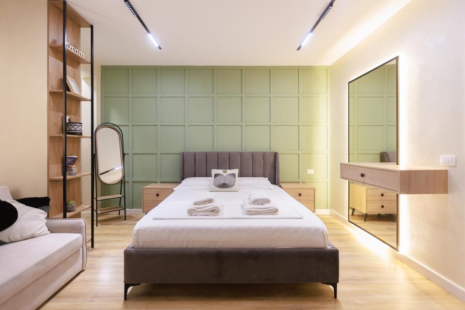 Bed, Photo of the whole room, towels