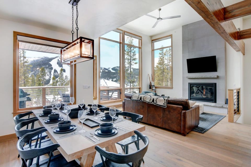 Living room, Floor plan, Dining area