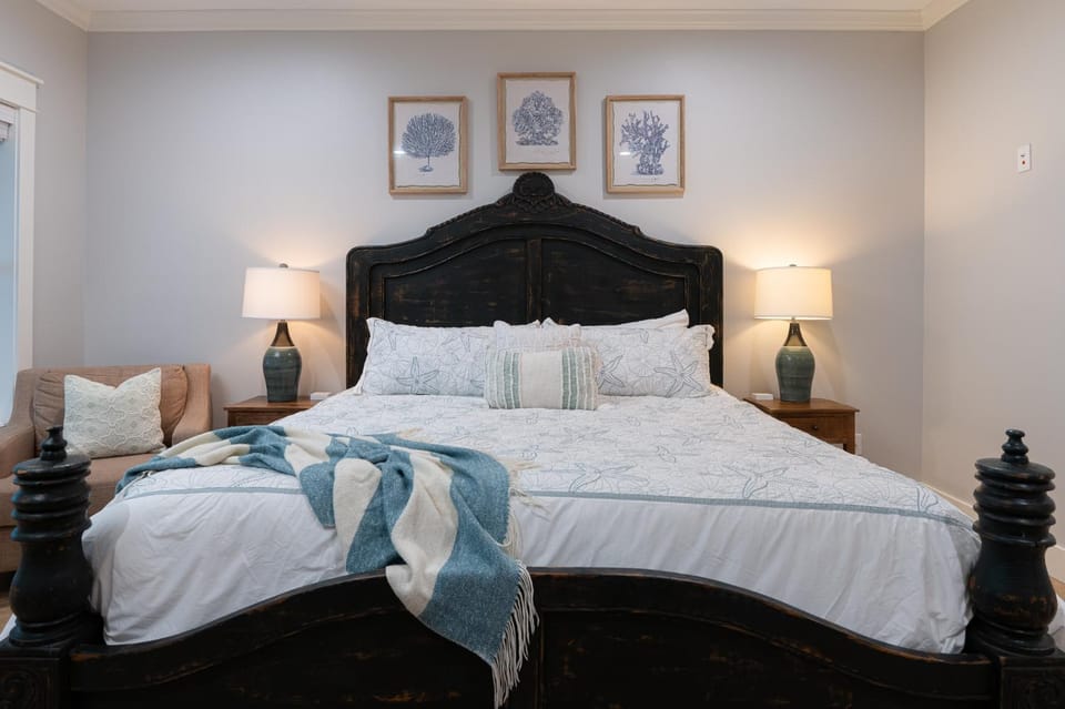 The Lone Palm Resort House in Bolivar Peninsula