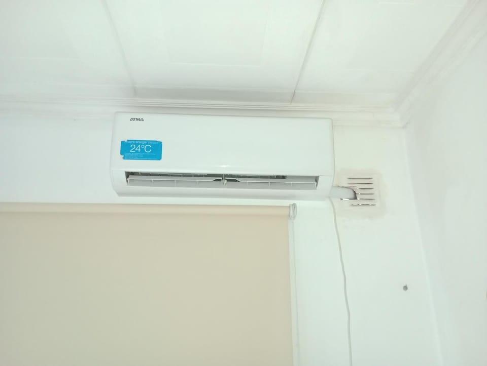 Bedroom, air conditioner