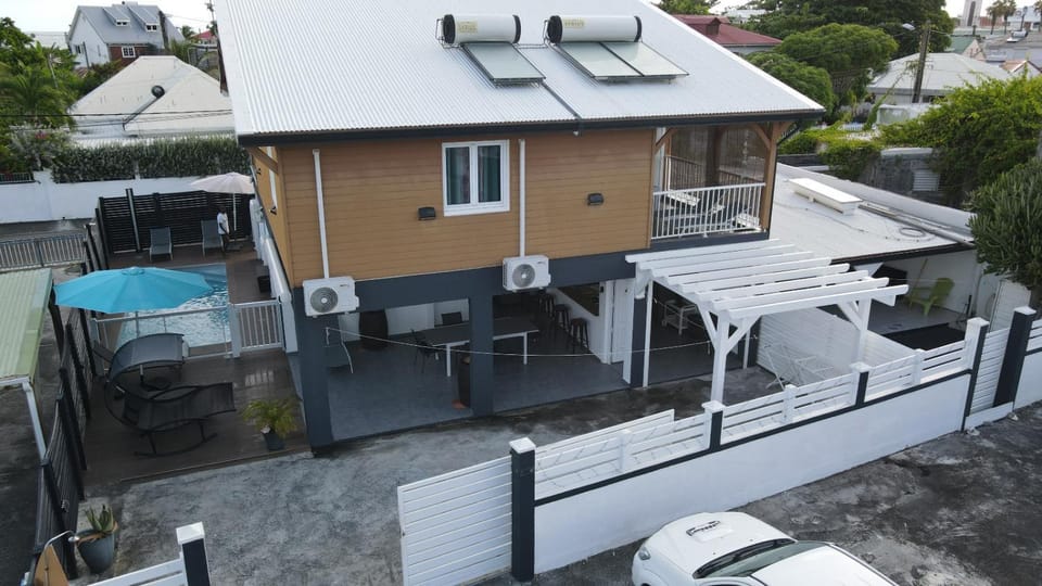 Property building, Patio, Day, Balcony/Terrace, Dining area, Pool view, Swimming pool, sunbed