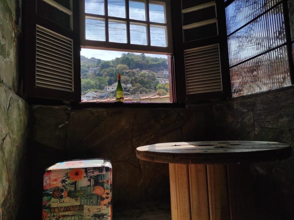 Casa perto de tudo, pra você ter ótima experiência. Bora Conhecer Ouro Preto.... House in Ouro Preto