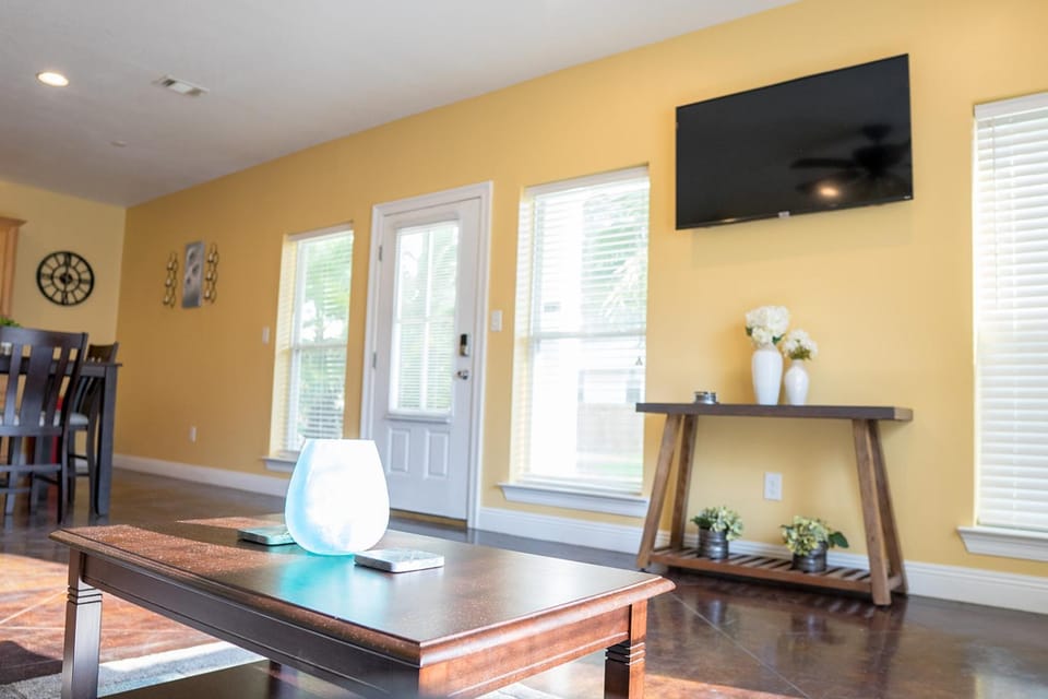 Ground Floor, 3BR, Free Parking, Near Refinery -E- Apartment in Moss Point