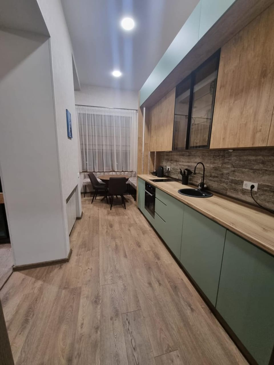 Kitchen or kitchenette, minibar, stove