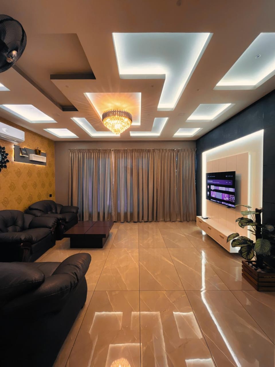 Communal lounge/ TV room