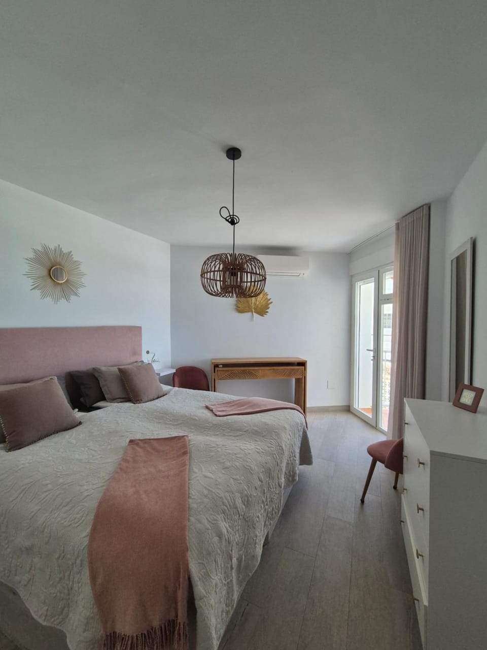 Bed, Other, Photo of the whole room, Bedroom