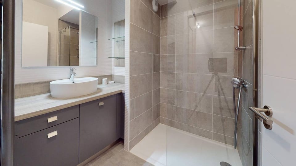 Shower, Bathroom