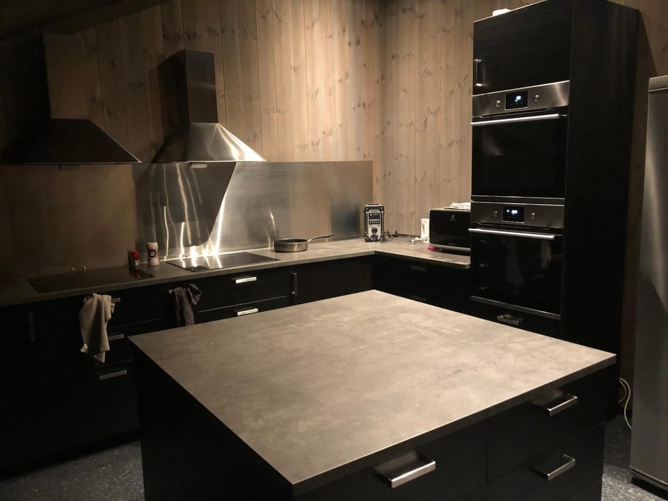 Kitchen or kitchenette, Communal kitchen