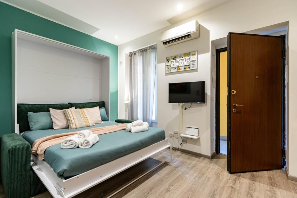 Bed, TV and multimedia, Bedroom, air conditioner