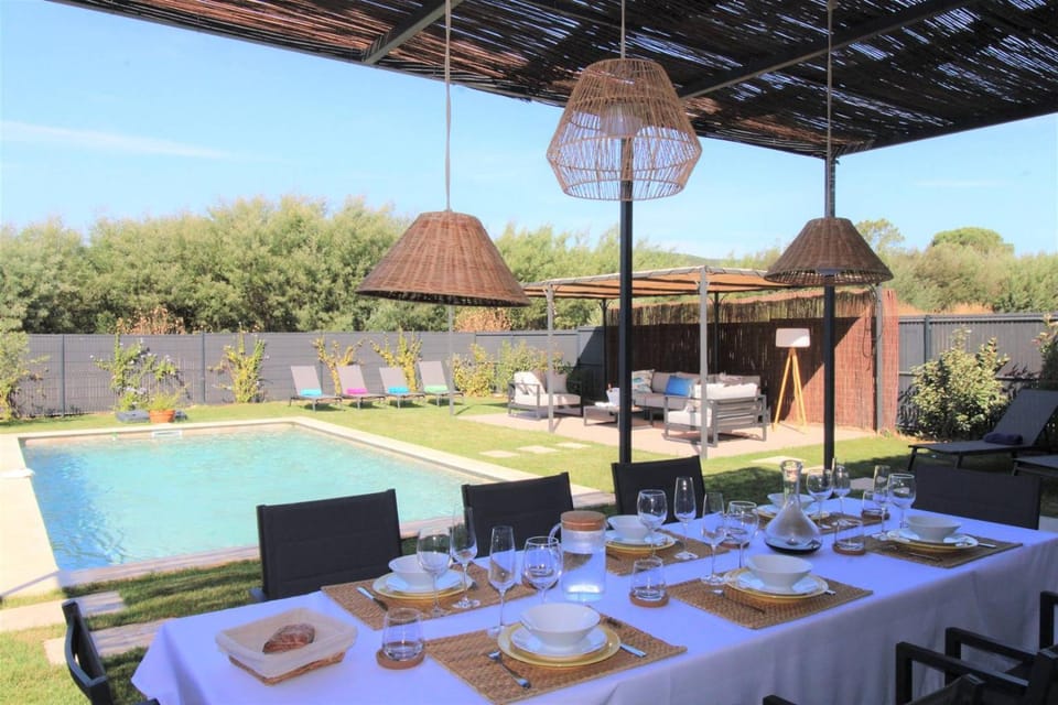 Patio, Dining area, Garden view, Pool view, Swimming pool, sunbed