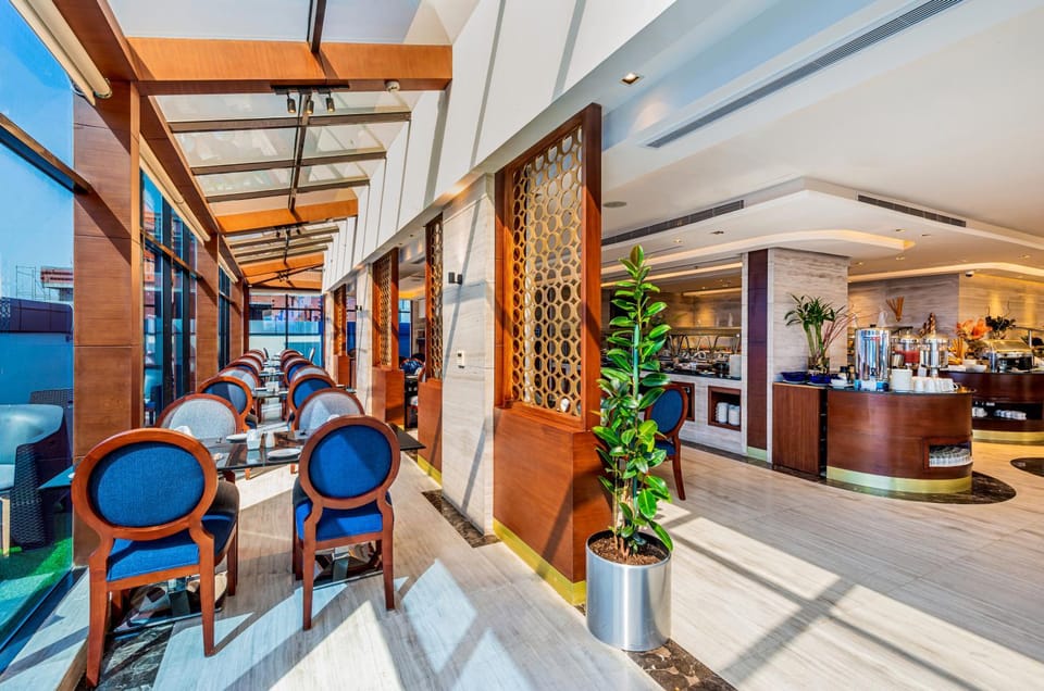 Restaurant/places to eat, Seating area