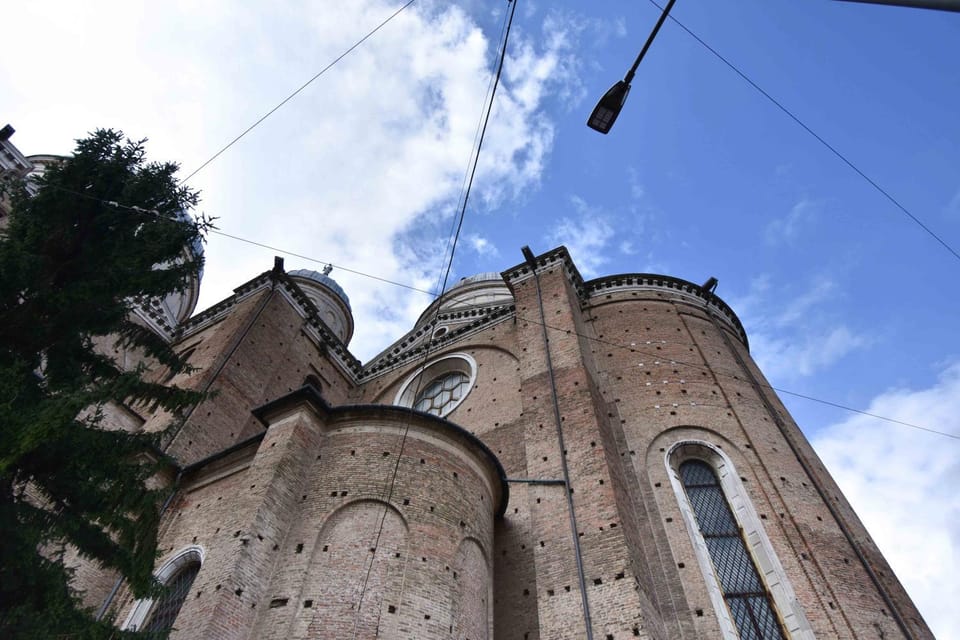 Nearby landmark, Neighbourhood