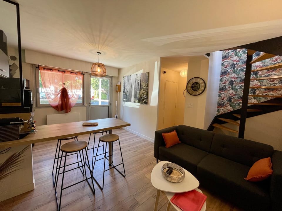 Living room, Dining area