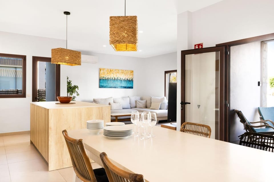 Living room, Dining area