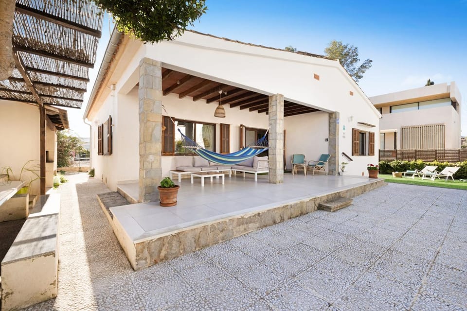 Property building, Patio, Winter, Garden, Pool view, sunbed