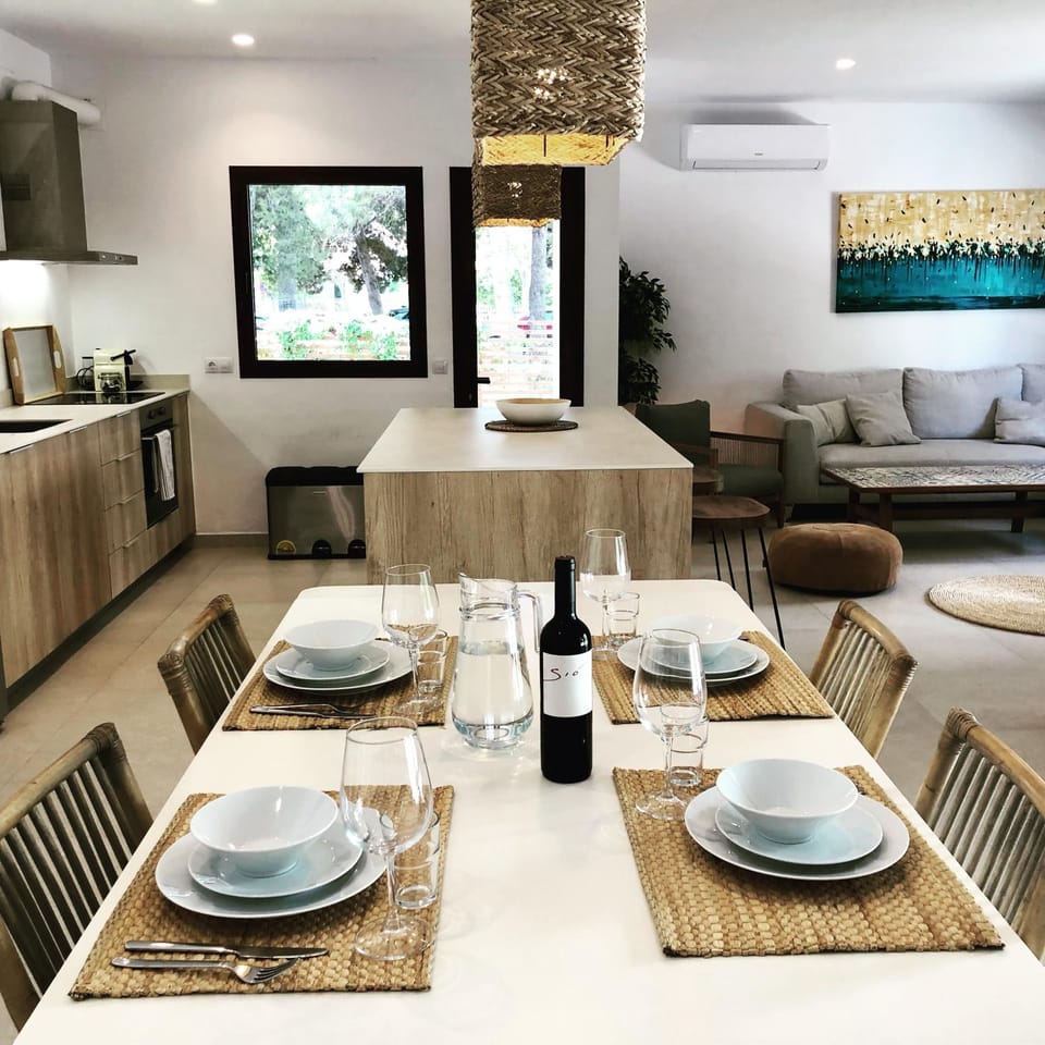 Living room, Dining area