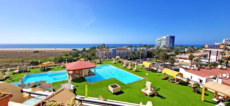 Sea view, Swimming pool, sunbed