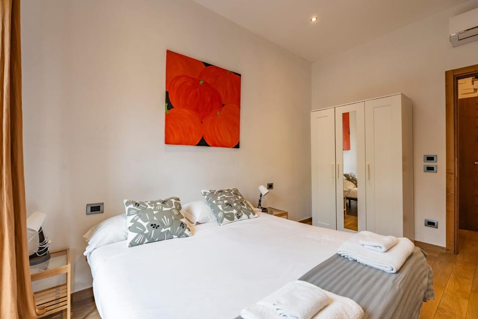 Bed, Photo of the whole room, Bedroom, towels, wardrobe