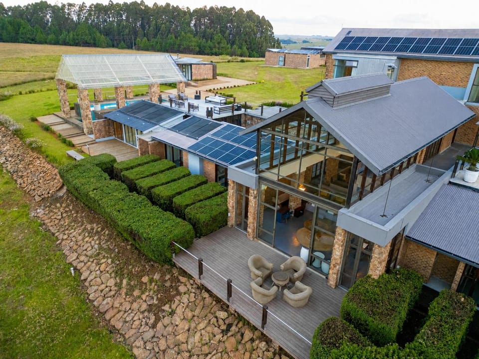 Property building, Natural landscape, Bird's eye view, Garden, View (from property/room), Spa and wellness centre/facilities, Spa and wellness centre/facilities, Garden view, Landmark view, Swimming pool
