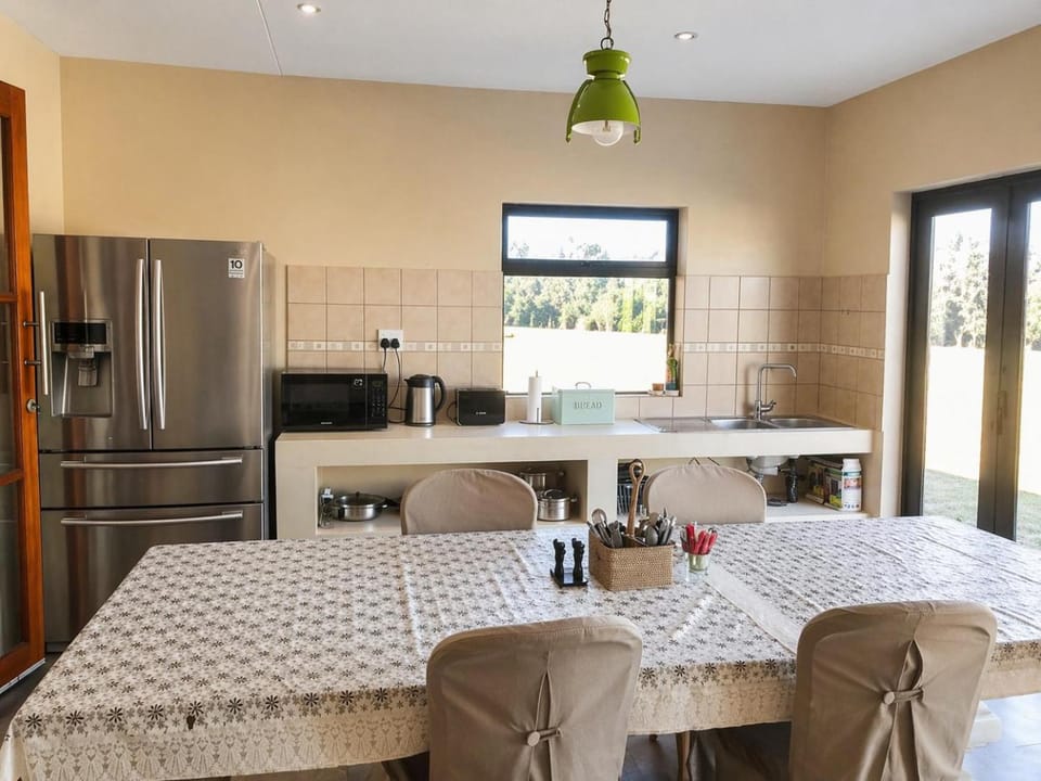 Kitchen or kitchenette, Dining area, microwave, kitchen, kitchen