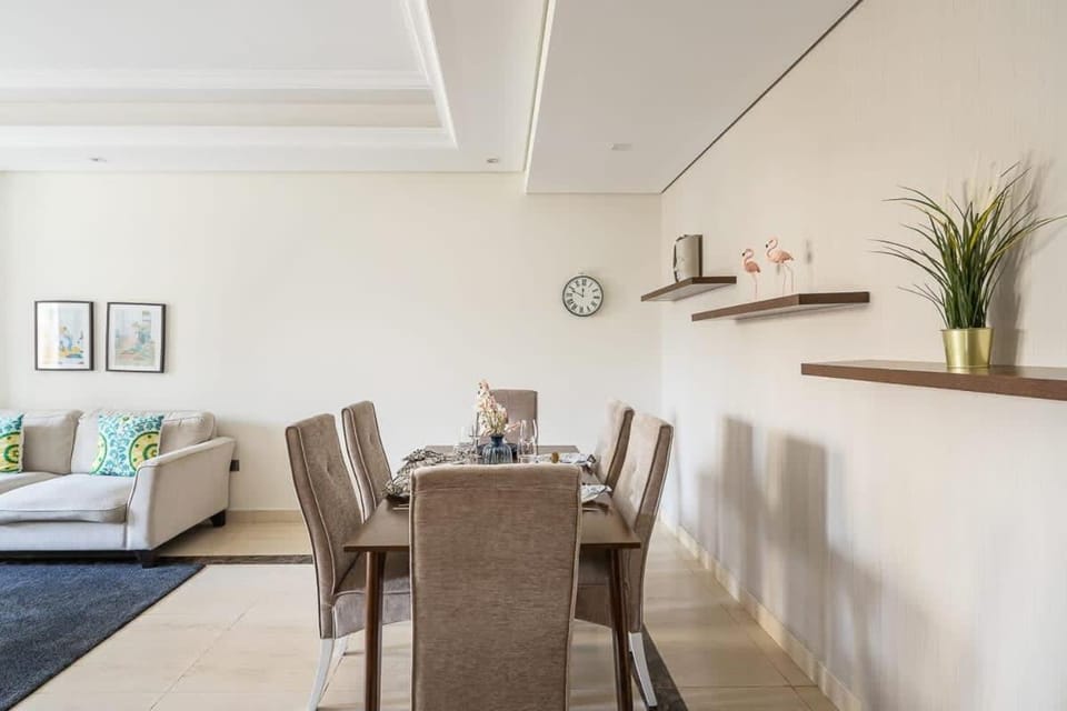 Frank Porter - Mon Reve Apartment in Dubai