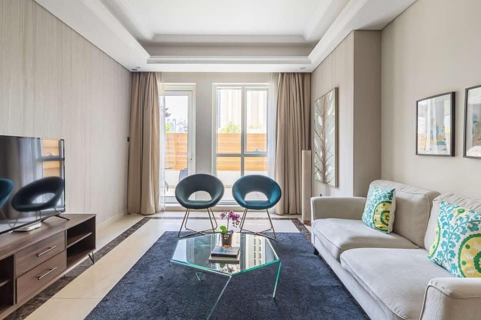 Frank Porter - Mon Reve Apartment in Dubai