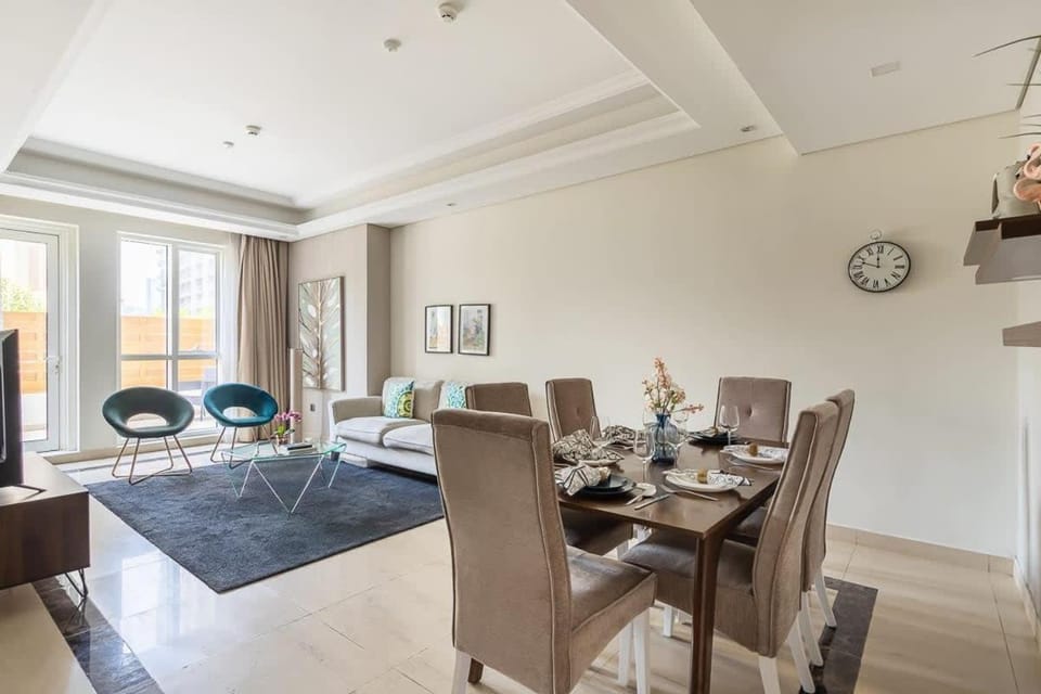Frank Porter - Mon Reve Apartment in Dubai