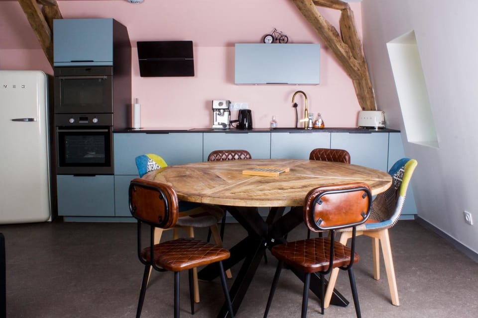 Kitchen or kitchenette, Living room, Seating area, Dining area, minibar, pet friendly, stove
