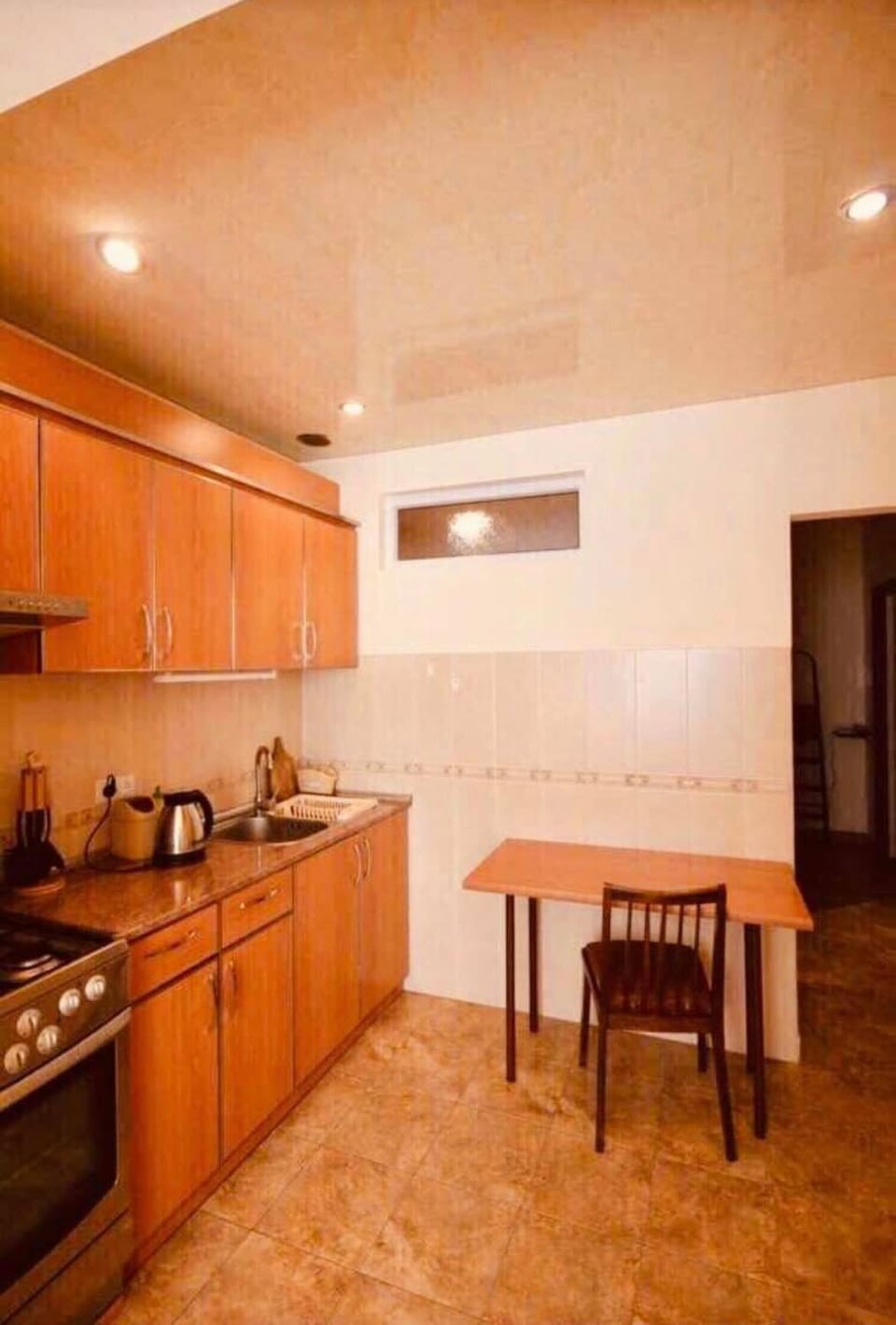 Kitchen or kitchenette, minibar