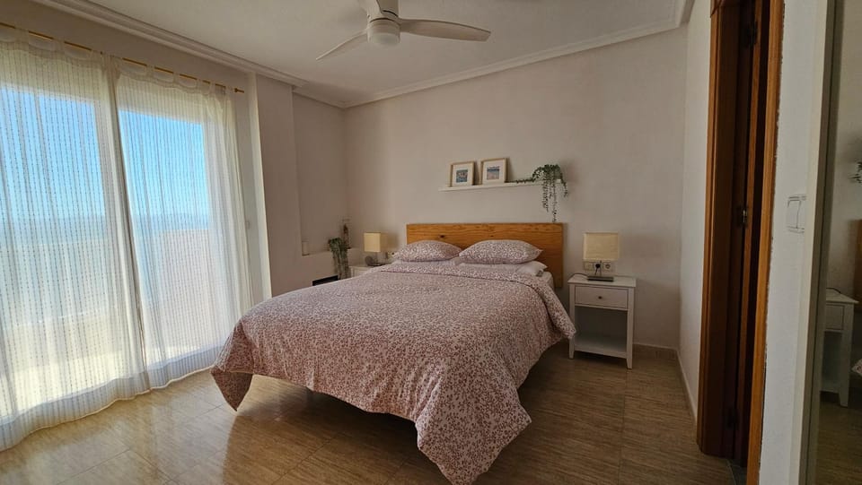 Bed, Photo of the whole room, Bedroom, fireplace