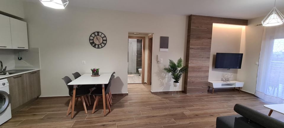 TV and multimedia, Living room, Seating area, Dining area
