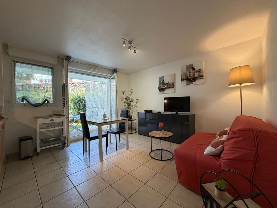Living room, Dining area, Meals
