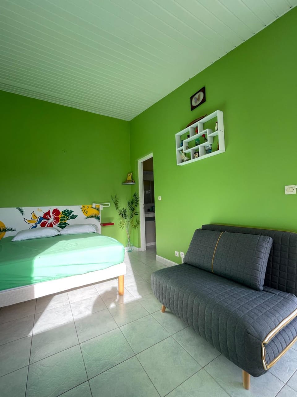Bed, Photo of the whole room, Bedroom